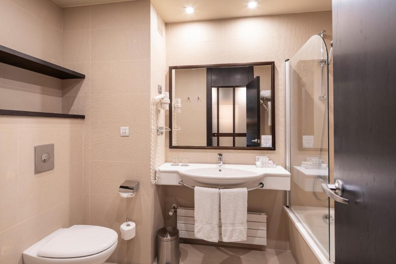 Twin Room with Extra Bed (3 Adults),1498480309:JPEG